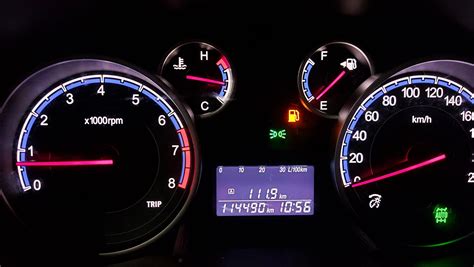 Рубрика "фото приборки": 112км на лампе — Suzuki SX4 (1G), 1,6 л, 2012 ...