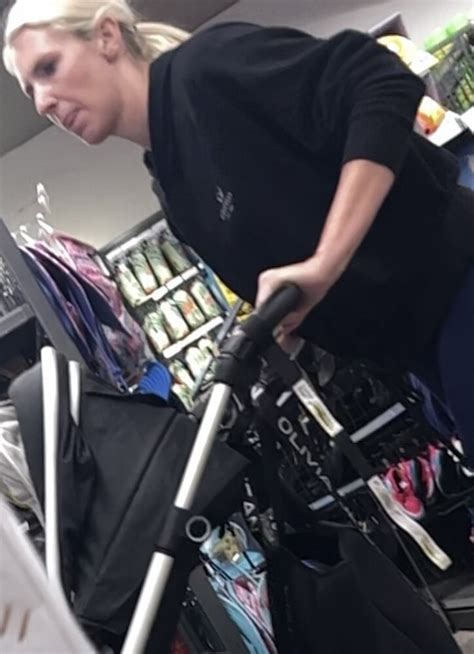 Sexy Blonde MILF Nice Ass In Tights Spandex Leggings Yoga Pants Forum