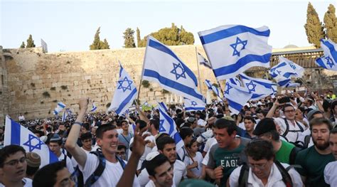 Tens Of Thousands Of Israeli Youth Join Flag March Through Jerusalem