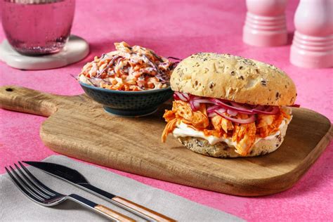 Burger au poulet effiloché sauce BBQ Recette HelloFresh