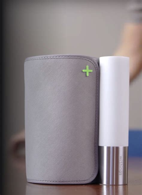 Тонометр Withings BPM Core, который снимает ЭКГ
