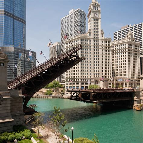 Dusable Bridge In Chicago Il 15 Photos