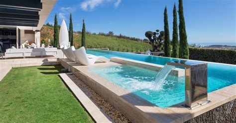 10 piscinas de lujo en casas diseñadas por A cero A cero