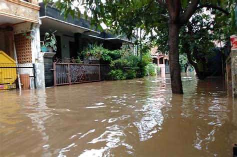 Curah Hujan Tinggi Perumahan Di Bekasi Terendam Banjir Sejak Dini Hari