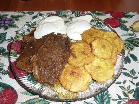 Panamanian Breakfast: Carne a la plancha, patacones y huevos fritos ...