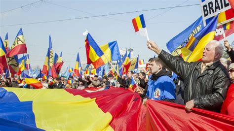 More than 10,000 rally to unify Romania and Moldova - Euractiv