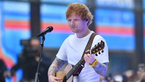 Ed Sheeran Poses For Photos With Fans After Sudden Las Vegas Concert