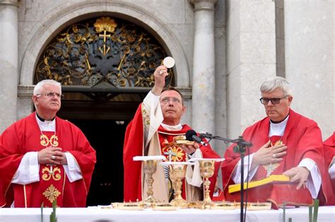 Misno Slavlje I Procesija Povodom Blagdana Sv Vida Za Titnika Grada