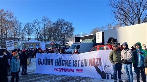 Etwa Menschen Bei Demonstration Gegen Rechtsextremismus In Erfurt