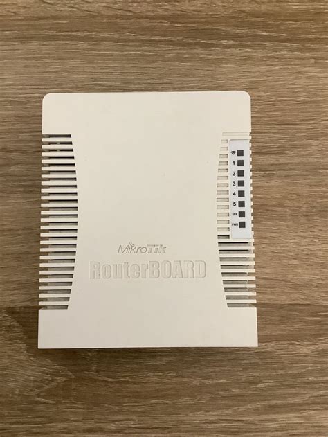 Router Mikrotik RB962 de segunda mano por 40 EUR en Zaragoza en WALLAPOP