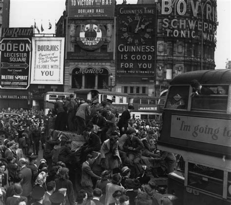 Twelve Fantastic Pictures Of Ve Day In London