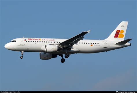 EC LKH Iberia Express Airbus A320 214 Photo By Jan Seler ID 829531