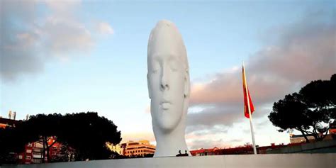 Julia de Jaume Plensa se queda en la plaza de Colón de Madrid hasta 2027