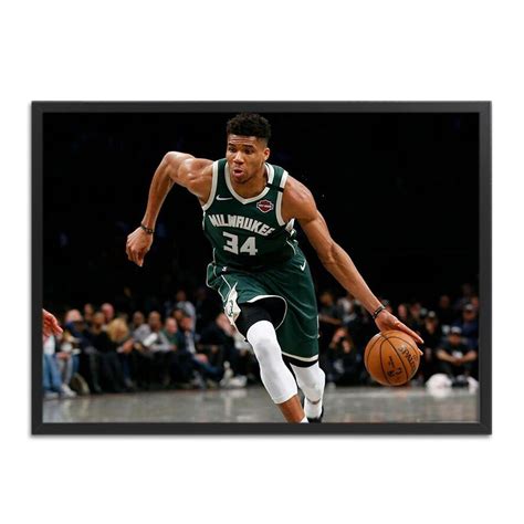 Poster Cu Sau Fara Rama Giannis Antetokounmpo Alone 13 50x40 Black