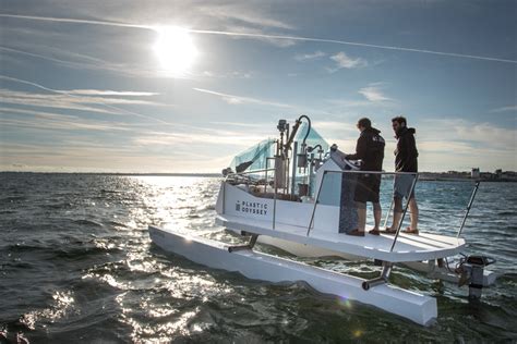 Plastic Odyssey Ce Bateau Avance Grâce Aux Déchets Plastiques