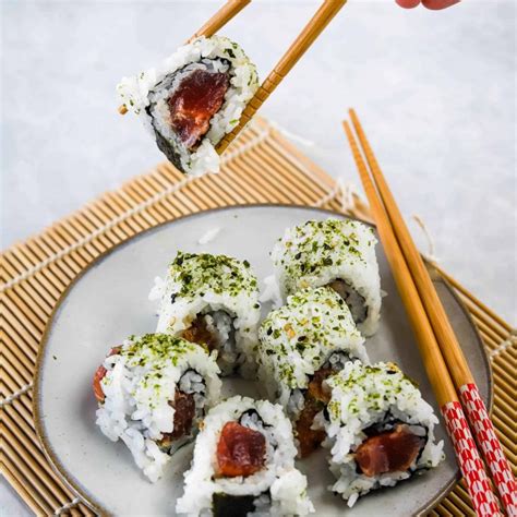 The Perfect Spicy Tuna Sushi Recipe - Keeping It Relle