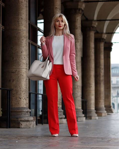 Mix und Match Der ultimative Ratgeber für Rot und Rosa Outfits