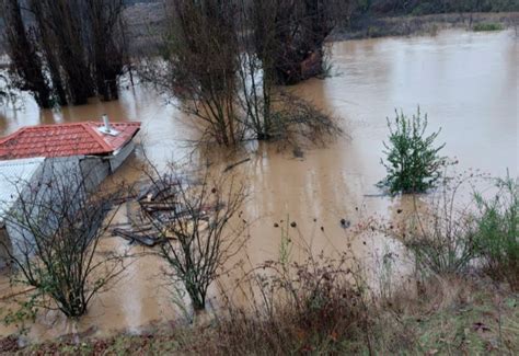 Alerta Roja Para Nacimiento Por Desborde De Río Vergara Piden Evacuar