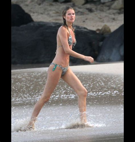 Photo Exclusif Toni Garrn Ravissante En Bikini Lors D Une S Ance