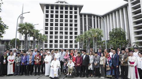 Foto BPIP Persahabatan Imam Masjid Istiqlal Dan Paus Fransiskus Tak