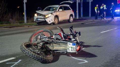 Unfall In Werl Zwei Jugendliche 17 18 Schwer Verletzt