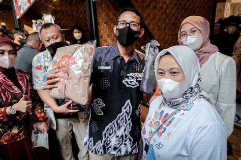 Menparekraf Harap Pelaku Ekraf Di Cirebon Naik Kelas Lewat ‘aki 2022