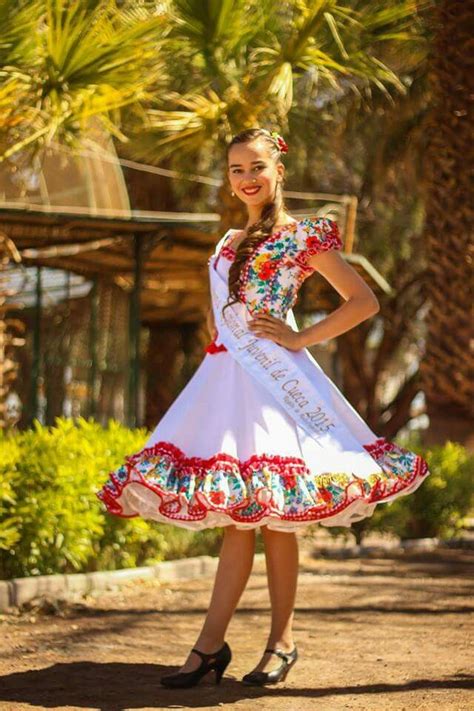 Pin De Vale Collao Hidalgo En Cueca Traje De Huasa Elegante Vestidos