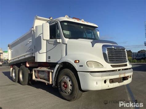 Buy Used Freightliner 2010 Freightliner Columbia CL112 FLX Tipper