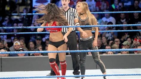 SmackDown 11/15/16: Nikki Bella vs. Carmella | Bella diva, Nikki bella, Nikki