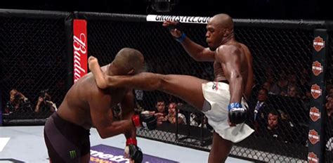 Return of the King: Jon Jones Head Kick Dethrones Daniel Cormier in UFC ...