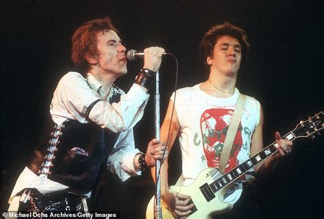 Sex Pistols Guitarist Steve Jones Calls Johnny Rotten A Total D K In