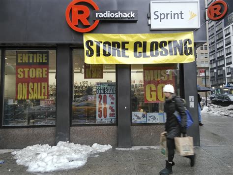 Brick-and-Mortar Stores Are Shuttering at a Record Pace - WSJ