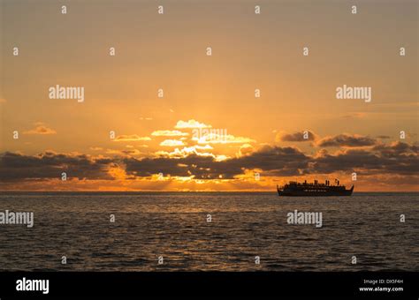 Oahu Sunset Cruise Hi Res Stock Photography And Images Alamy