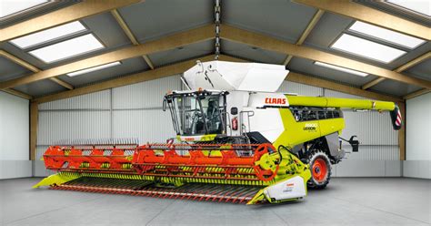 CLAAS Debuts Large Hp LEXION 8900 TERRA TRAC Combine AGDAILY