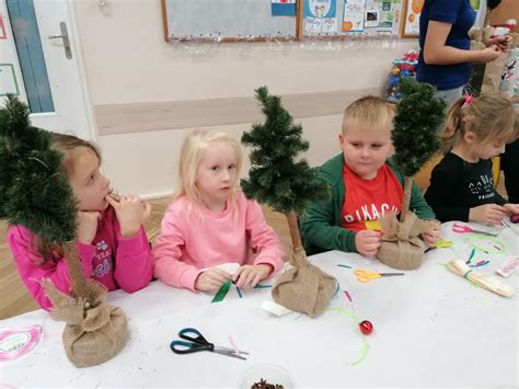 Warsztaty Swiateczne W Oddzialach Przedszkolnych Choinka Na Pniu