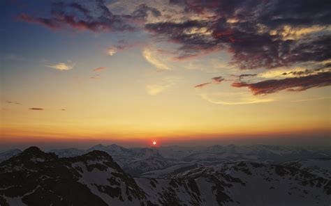 デスクトップ壁紙 日光 風景 山々 日没 自然 写真 日の出 イブニング 太陽 地平線 雰囲気 夕暮れ 雲 夜明け 残光 山岳地形 朝は赤い空