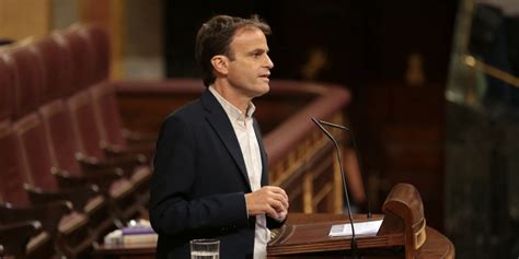 Asens reprocha a Sánchez que siga mirando a la derecha y lamenta la