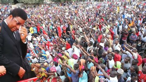 KIMENUKAAA WAZIRI MKUU AONGEA KWA UCHUNGU SANA KARIAKOO KWA WAFANYA