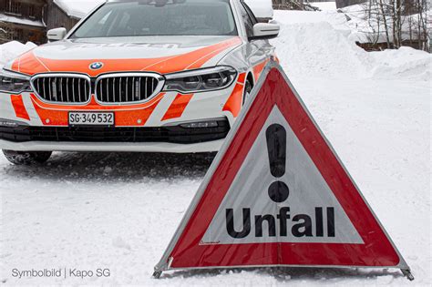 Tr Bbach Fussg Ngerin Bei Kollision Mit Auto Leicht Verletzt Sg Ch