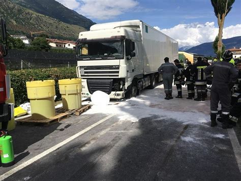 Tschars Unfall Zwischen Lkw Und Pkw S Dtirol News