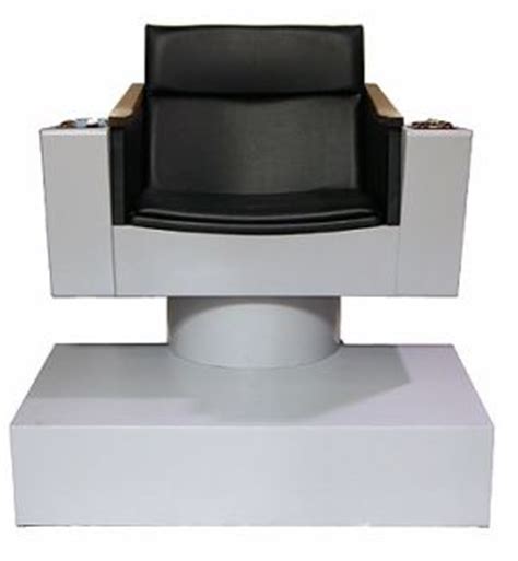 Diamond Select’s Full-Size Captain’s Chair Replica – Brian.Carnell.Com