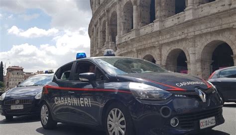 Procacciatori Abusivi Nel Mirino Dei Carabinieri Al Colosseo ConfineLive