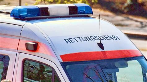 Unfall in Aurich Motorradfahrer lebensgefährlich verletzt General