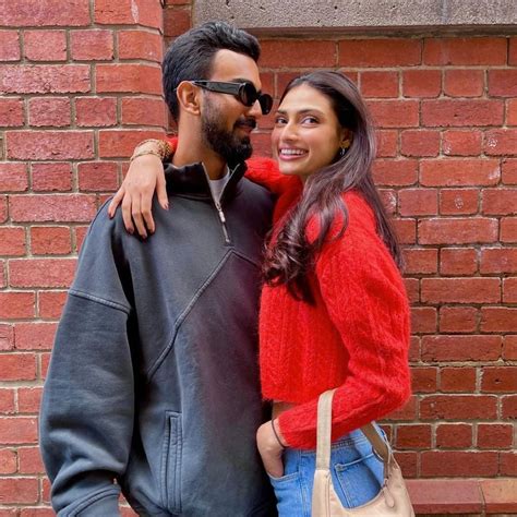 Kl Rahul Athiya Shetty সবচেয়ে কাছের মানুষকে জন্মদিনের বিশেষ