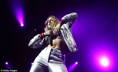 Tove Lo Flashes Her Bare Breasts During Gig In Sydney Daily Mail Online