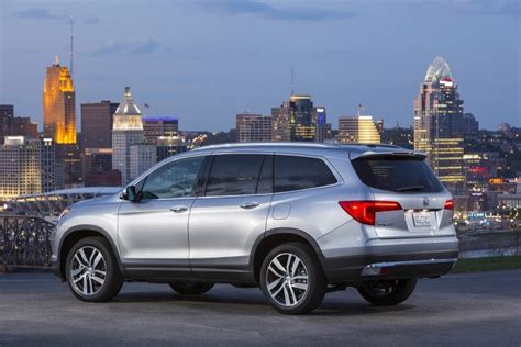 Best Midsize Suvs For 2018 Editors Top Rated For 2018 Edmunds