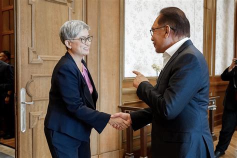 Anwar Receives Courtesy Call From Australian Foreign Minister