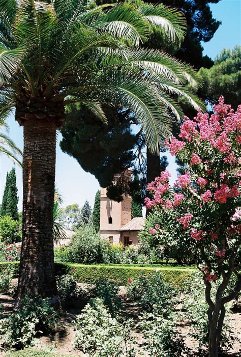 Gardens in Alhambra - Entouriste