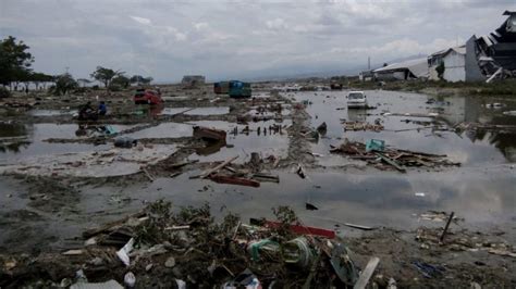 Tsunami En Indonesia Deja Saldo De Más De 200 Muertos Y 800 Heridos Fotos Y Videos