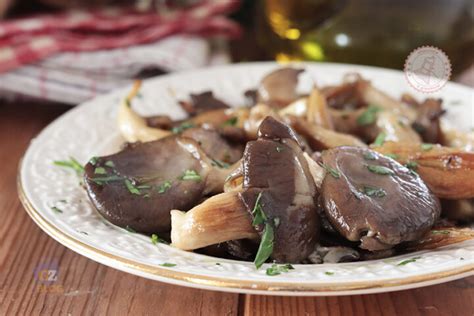 Funghi Pleurotus In Padella Orecchio Di Elefante Ricetta Base